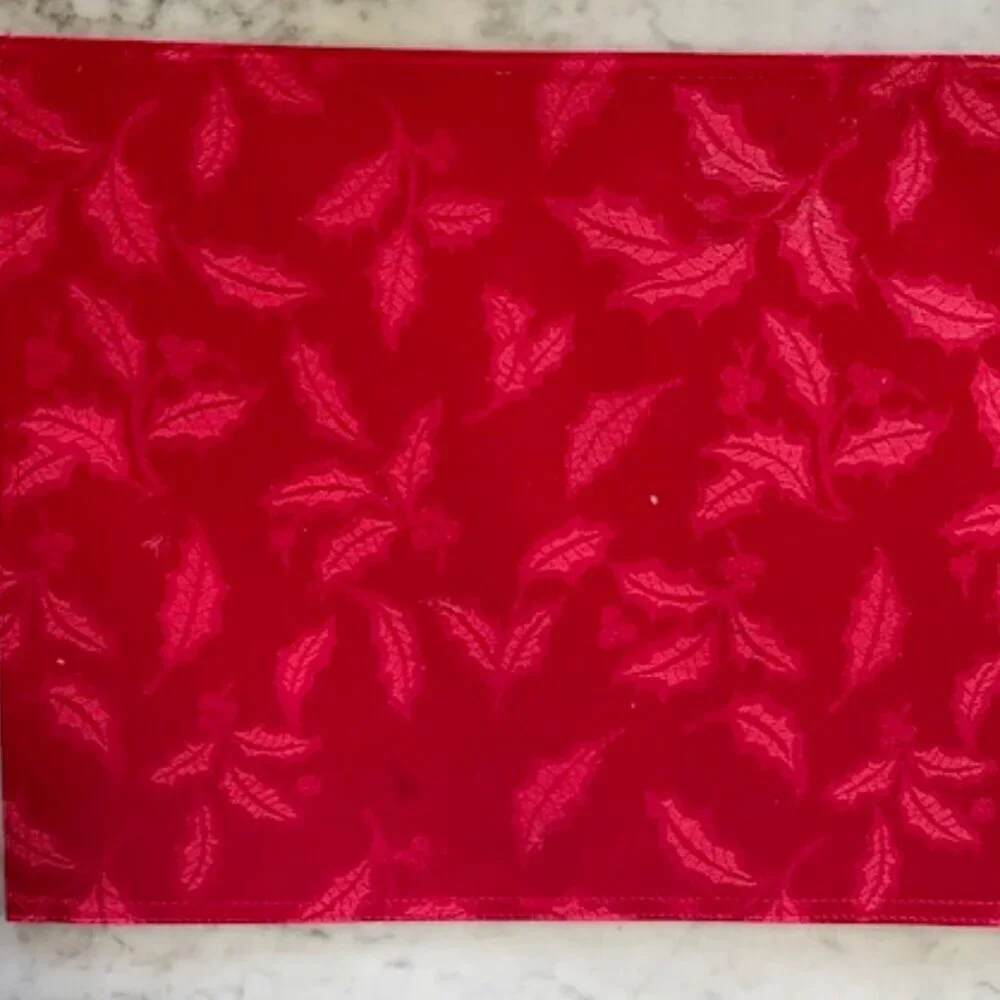 LENOX Holly Jacquard Damask Red Placemats (4)